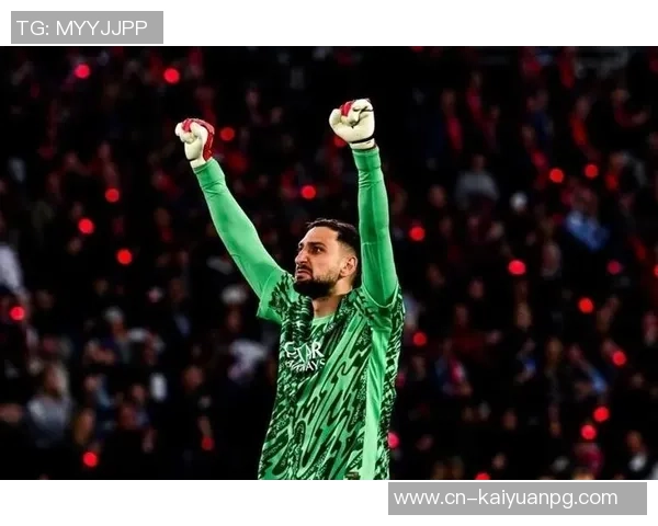 多纳鲁马勇猛出击铲断对手单刀展现门将风采 多纳鲁马勇猛出击铲断对手单刀展现门将风采